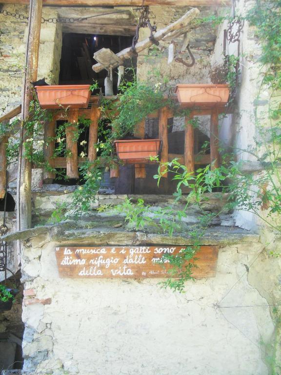 B&B Il Gatto Nero Castelveccana Exterior foto